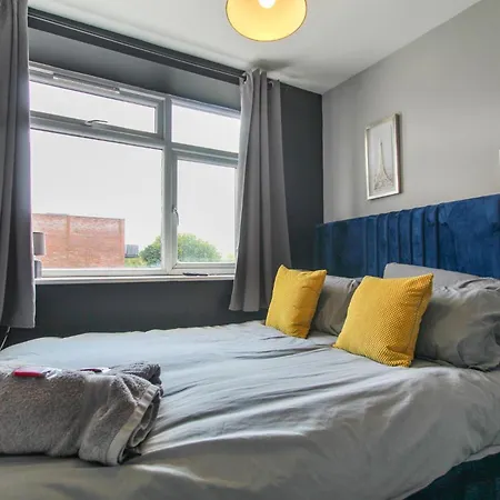 2 Bedroom In Centre By Prestige Lets Appartement *