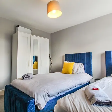 2 Bedroom In Centre By Prestige Lets Бристоль