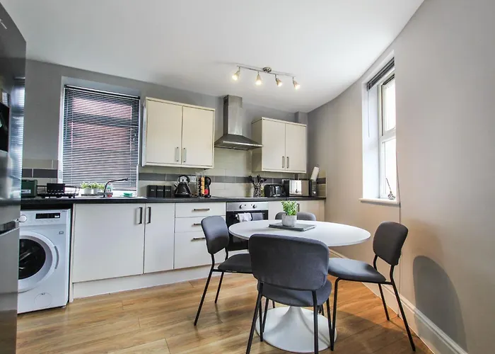 2 Bedroom In Centre By Prestige Lets Бристоль