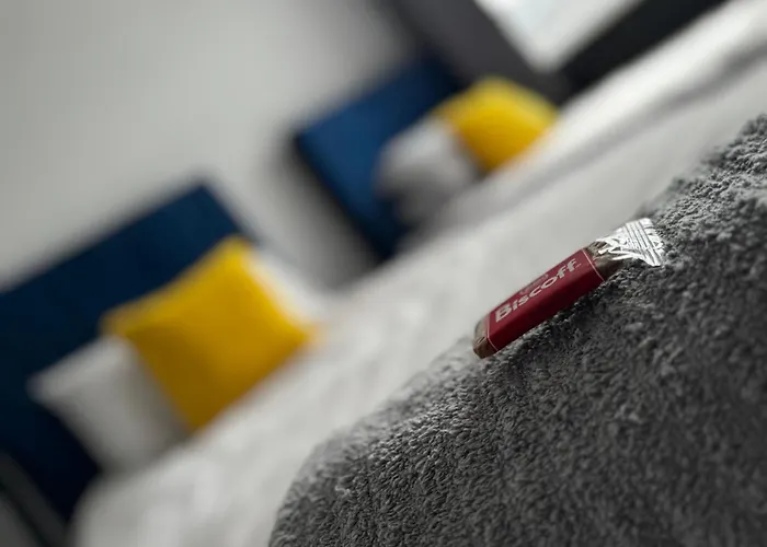 2 Bedroom In Centre By Prestige Lets Апартаменти Бристоль