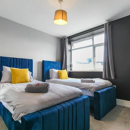 2 Bedroom In Centre By Prestige Lets