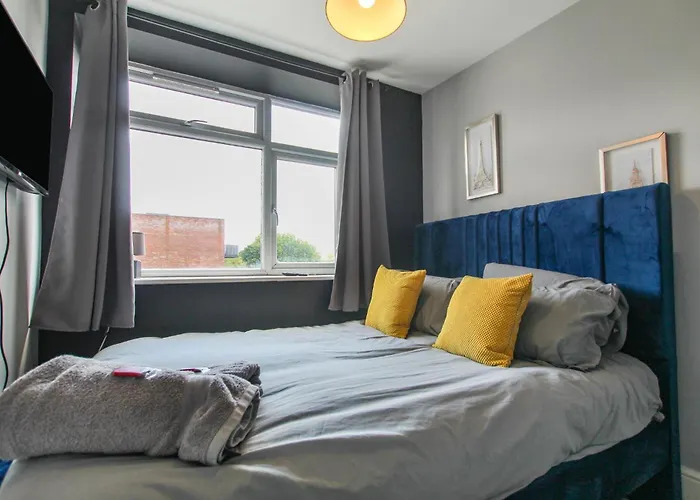 2 Bedroom In Centre By Prestige Lets Apartamento *